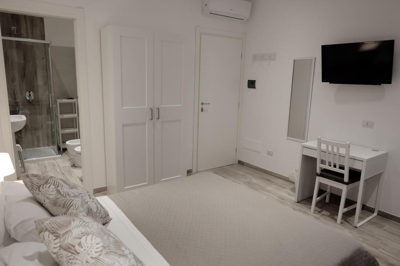 Central Guest House チビタベッキア エクステリア 写真