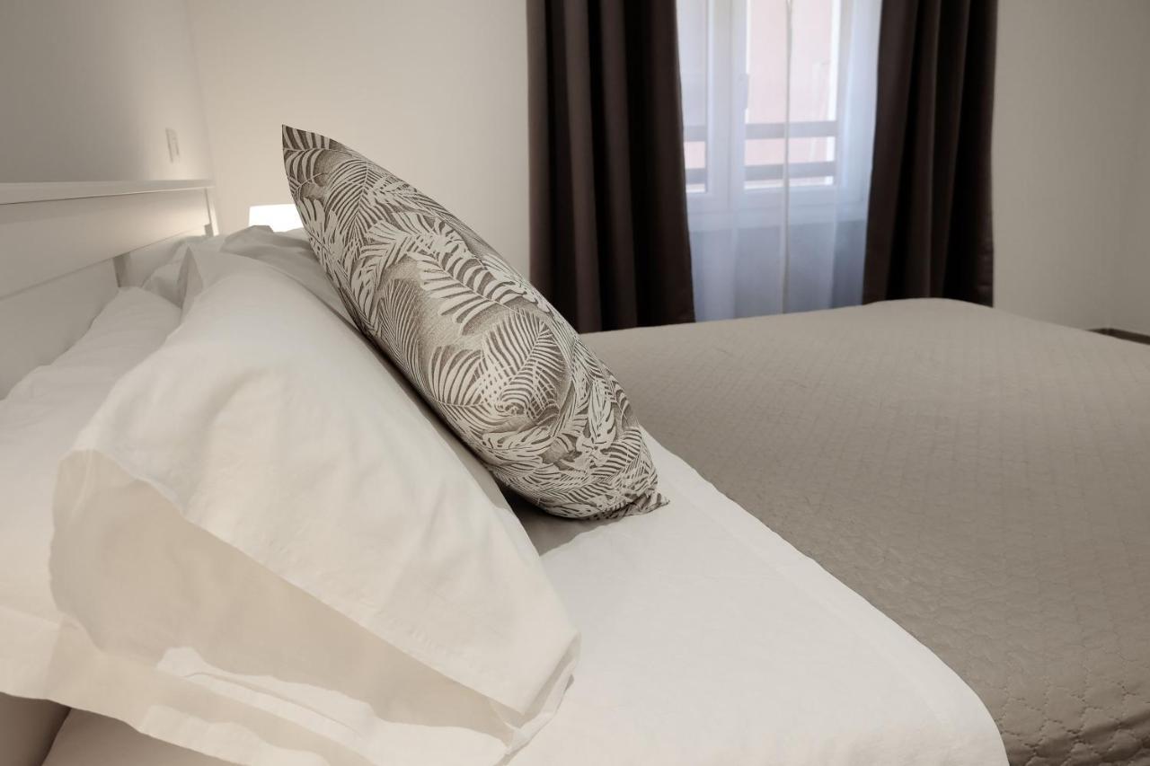 Central Guest House チビタベッキア エクステリア 写真